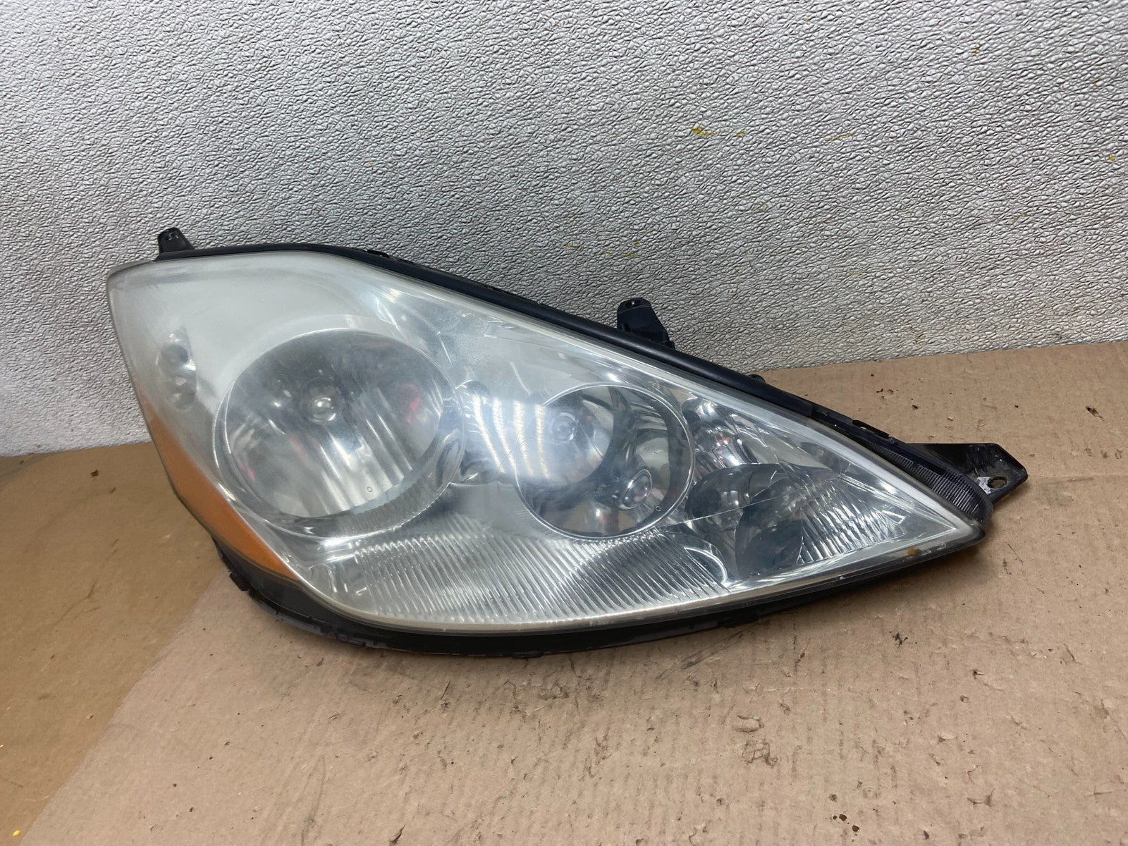 2006 to 2010 Toyota Sienna Right Passenger Rh Side Headlight Halogen AA1020 DW1