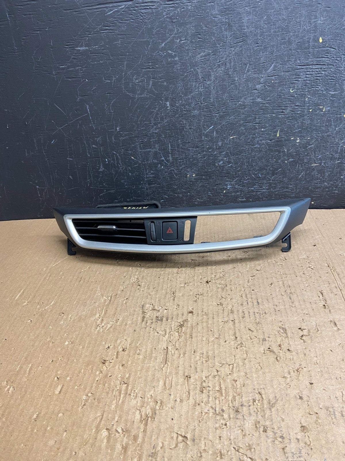 2014 to 2017 Nissan Rogue Center Dash Air Vent With Hazard Switch AF1472 DG0