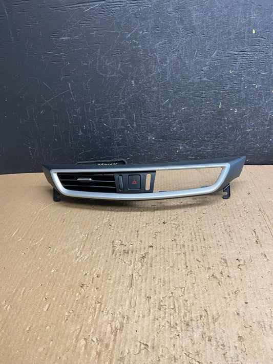 2014 to 2017 Nissan Rogue Center Dash Air Vent With Hazard Switch AF1472 DG0