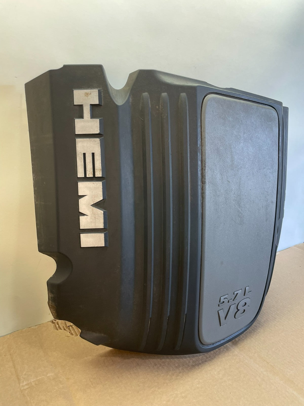 2011 to 2016 Jeep Grand Cherokee 5.7L Hemi Engine Cover Plastic Shield AG3064 DG2
