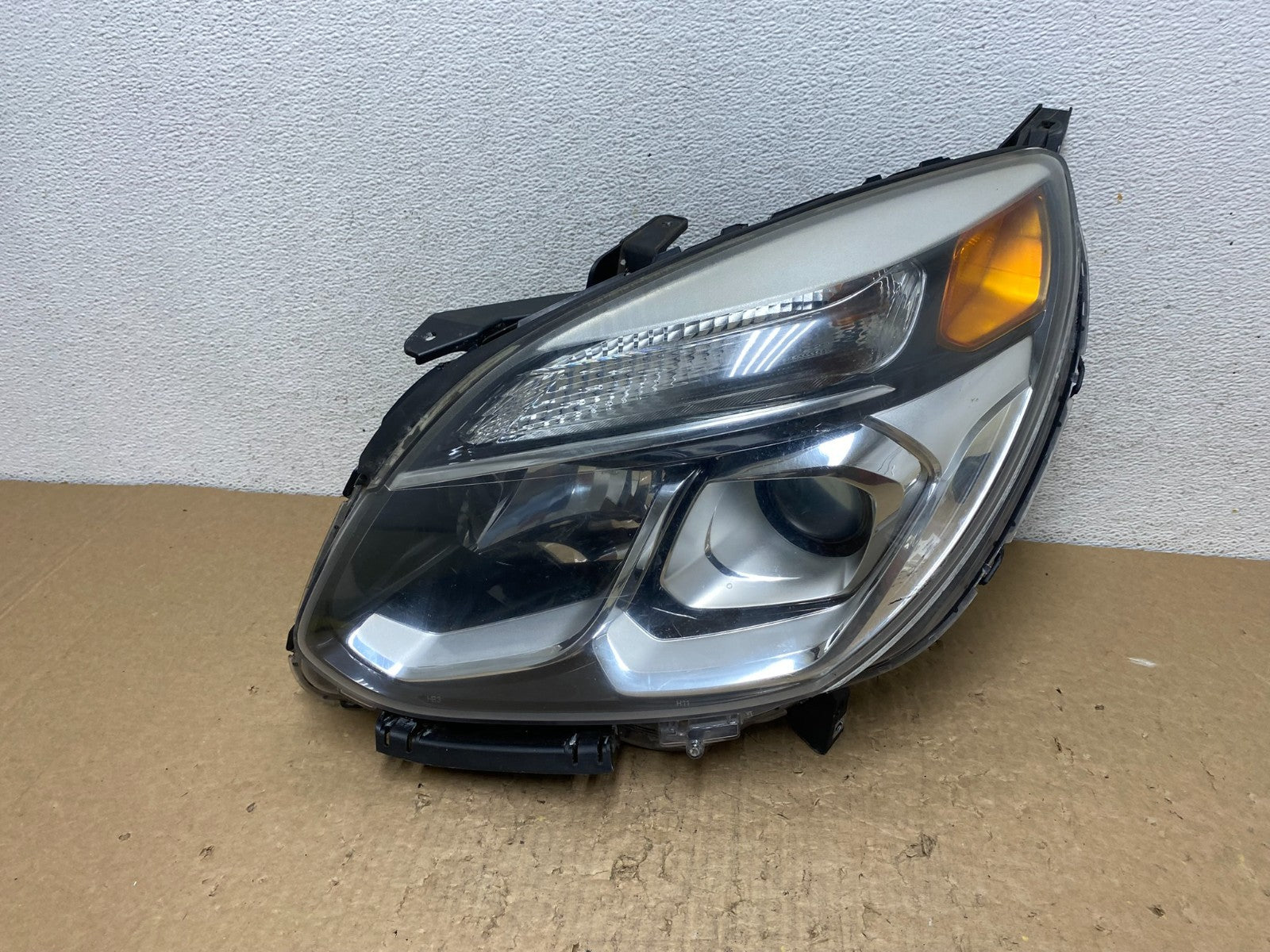2016-2018 Chevrolet Equinox Left Driver LH Halogen Headlight AF8212 DW0