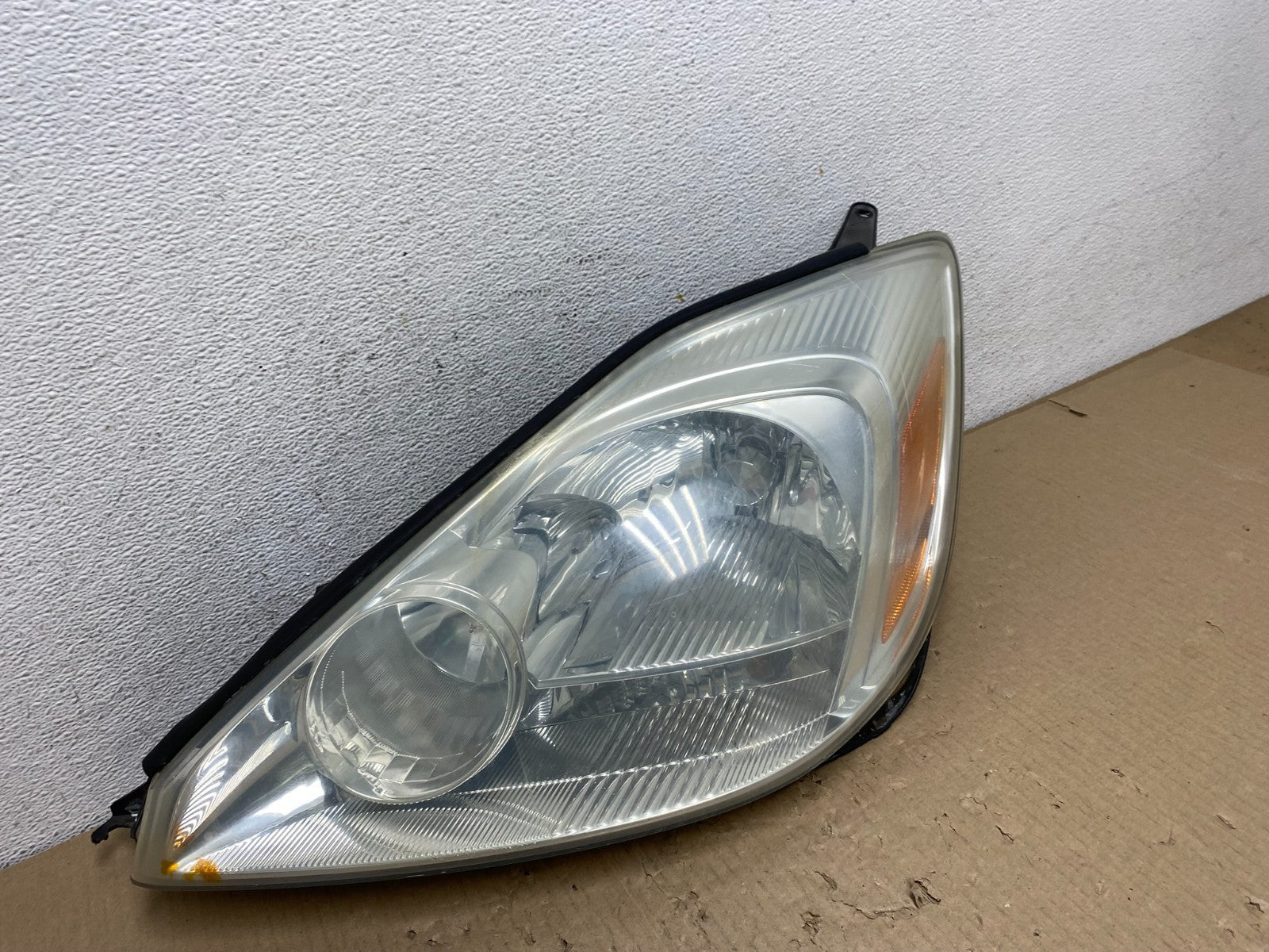 2004-2005 Toyota Sienna Left Driver LH Side Halogen Headlight AE9694 DW2