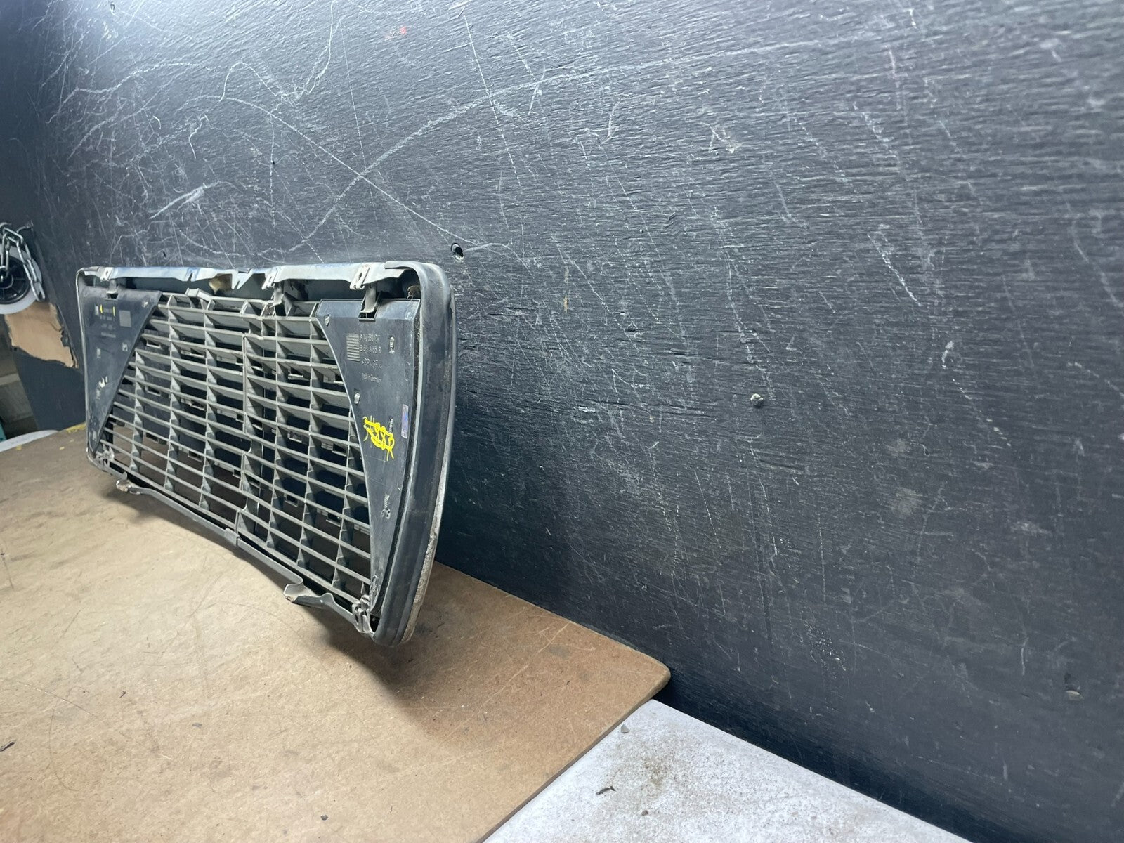 1994 to 1998 Mercedes-Benz W140 S600 S500 S320 Front Upper Grille M5176 DG9