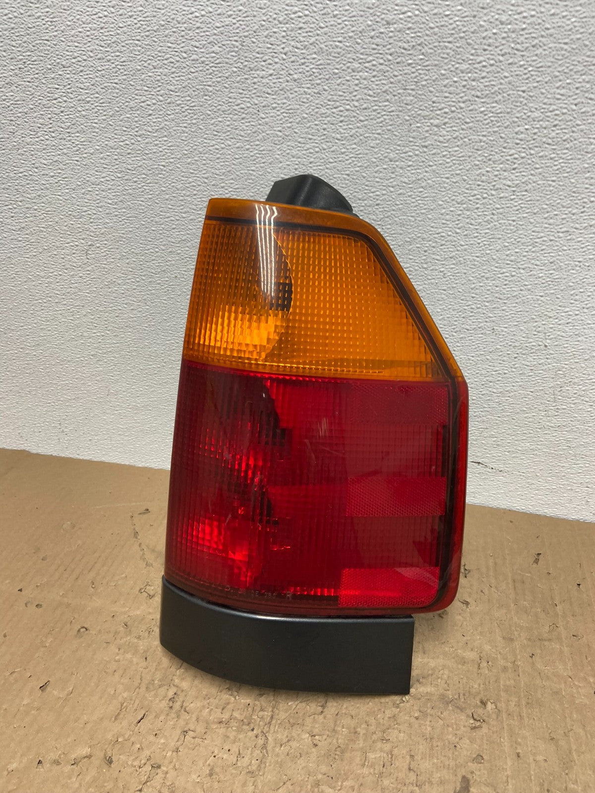 2002-2009 GMC Envoy Right Passenger RH Side Tail Light Oem AB9876 DW0