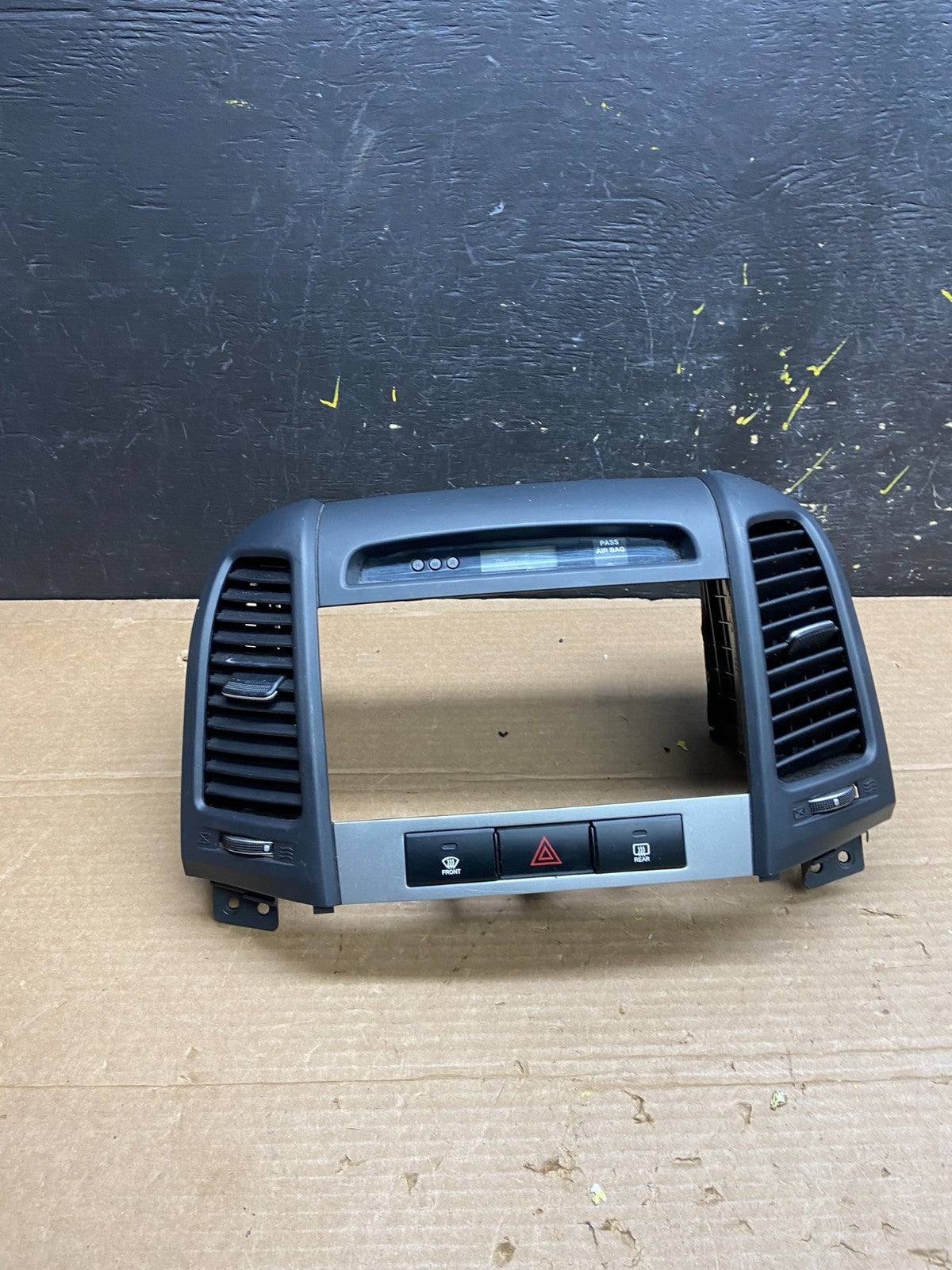 2007 to 2009 Hyundai Santa Fe Center Dashboard Radio Bezel Trim Oem W0371 DG0