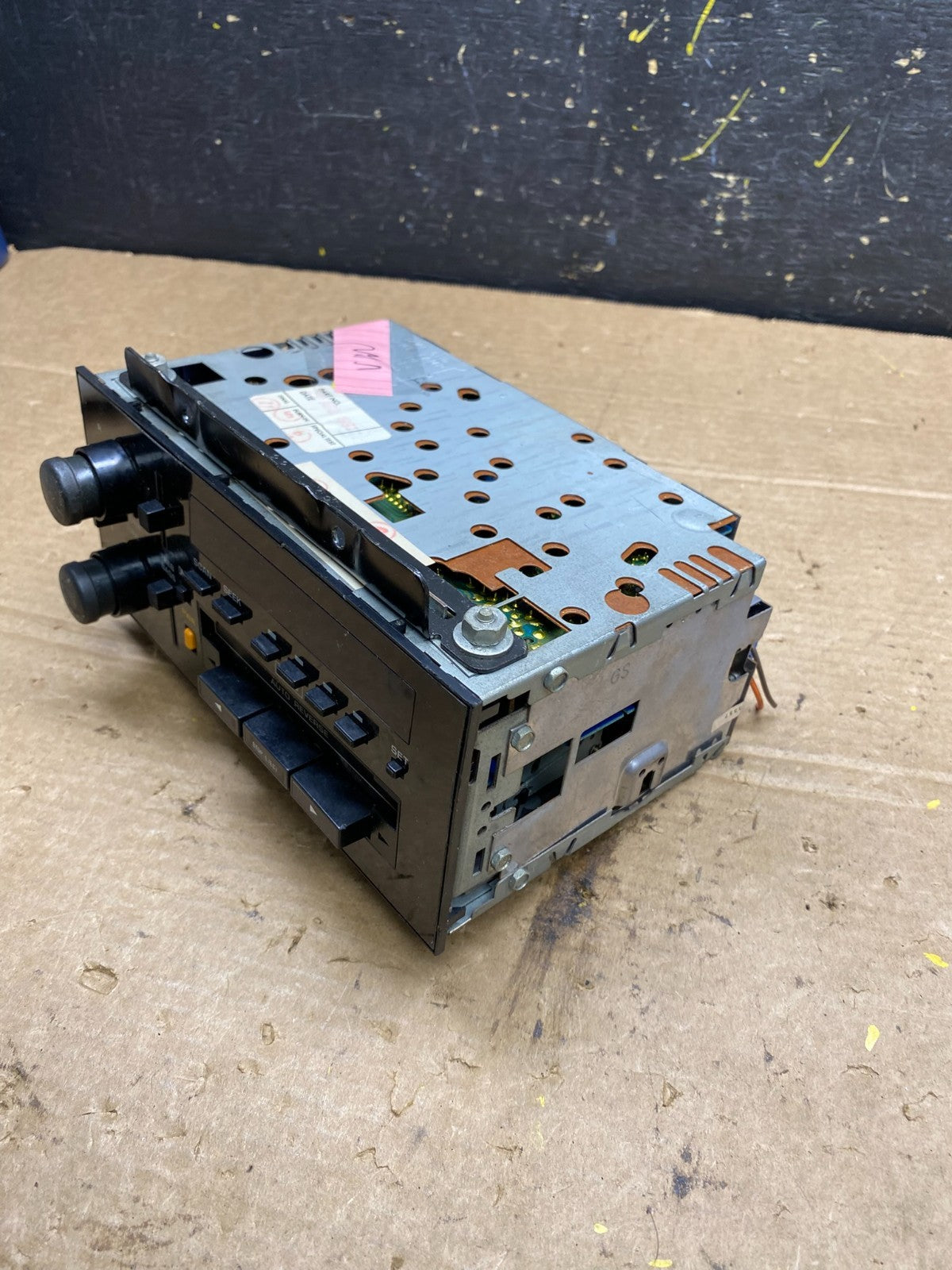 1989 1993 Oldsmobile Vintage AM/FM Radio 16129923 OEM W9508 DG2