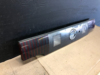 1992 1993 1994 Mercury Grand Marquis Trunk Lid Center Tail Light D9207 OEM DG12