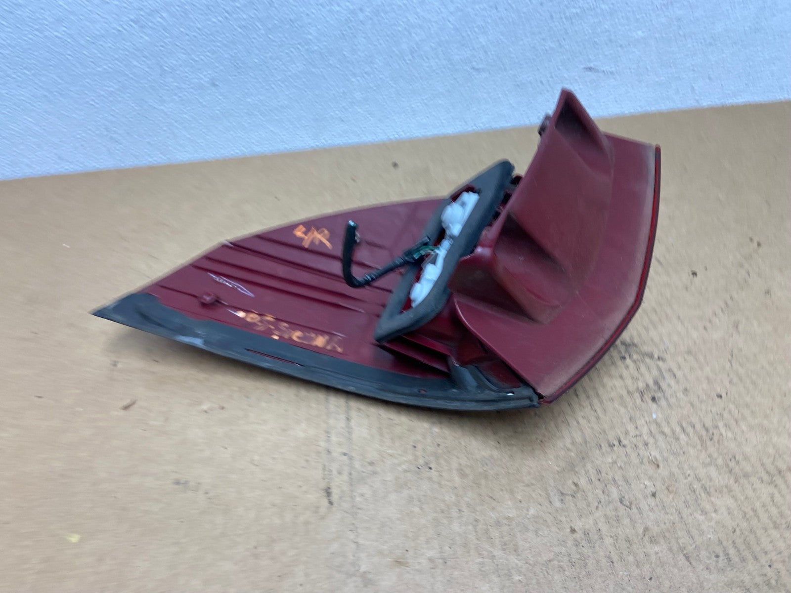 2004 to 2005 Toyota Sienna Left Driver LH Side Tail Light AC2886 LK4