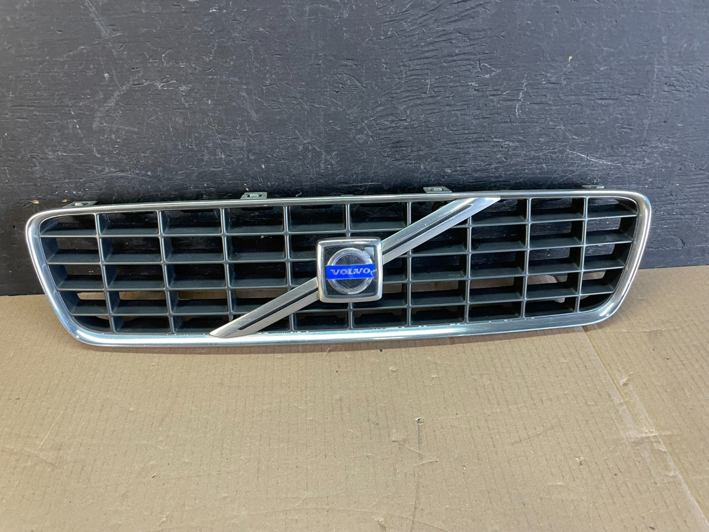 2001 to 2004 Volvo S60 Front Upper Grill Grille AE3598 DG0