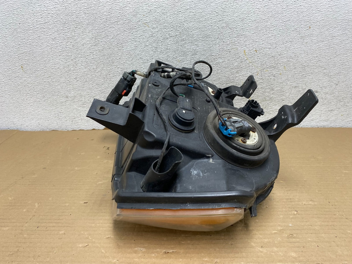 2005-2007 Jeep Grand Cherokee Right Passenger RH Halogen Headlight AH0557 DW7
