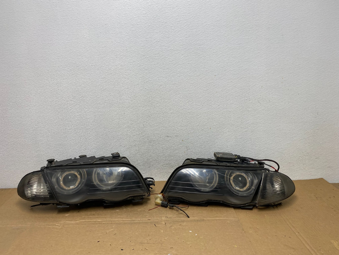 1999 - 2001 BMW E46 3-Series Left+Right Projector Headlight AD3888 DG0