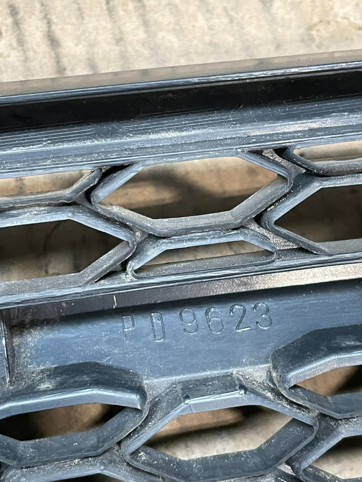 2004 2005 Toyota RAV4 Front Upper Grill Grille OEM X9764 DG12