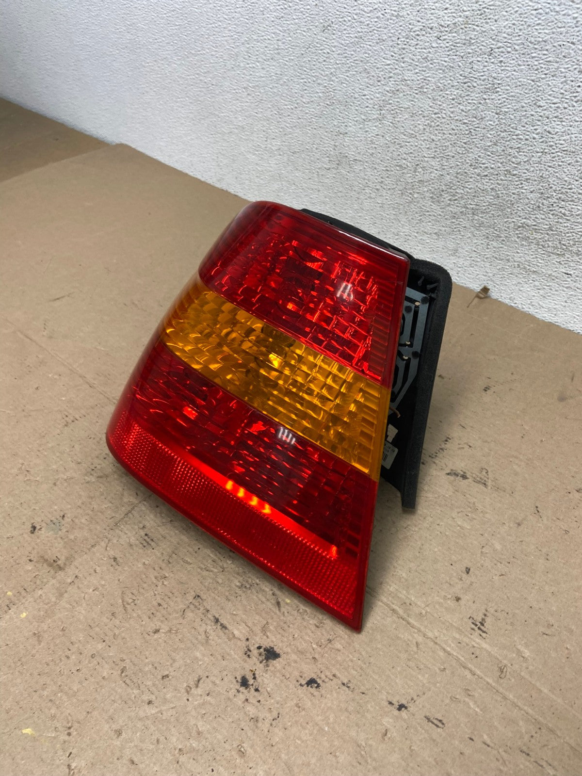 2002 - 2005 BMW 3 E46 Series Left Driver Side Lh Tail Light AF4986 LK1