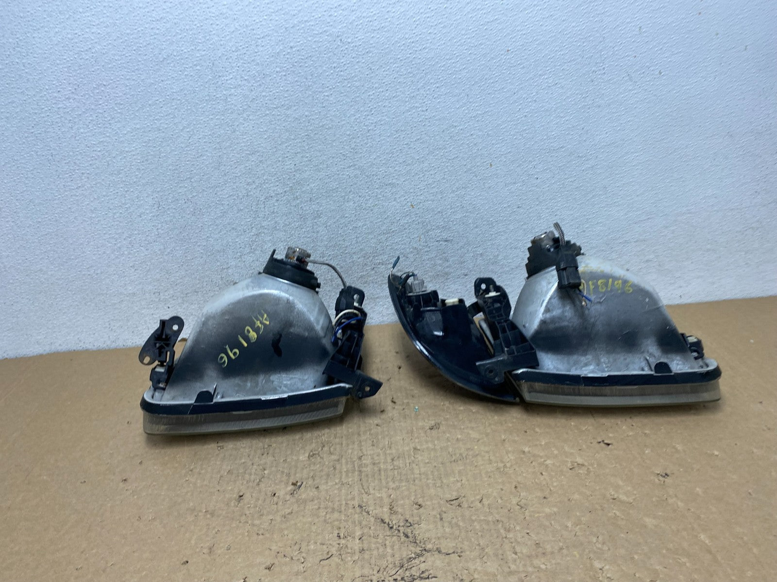 2000 - 2004 Toyota Tundra Left+Right Side Halogen Headlights AF8196 DW9