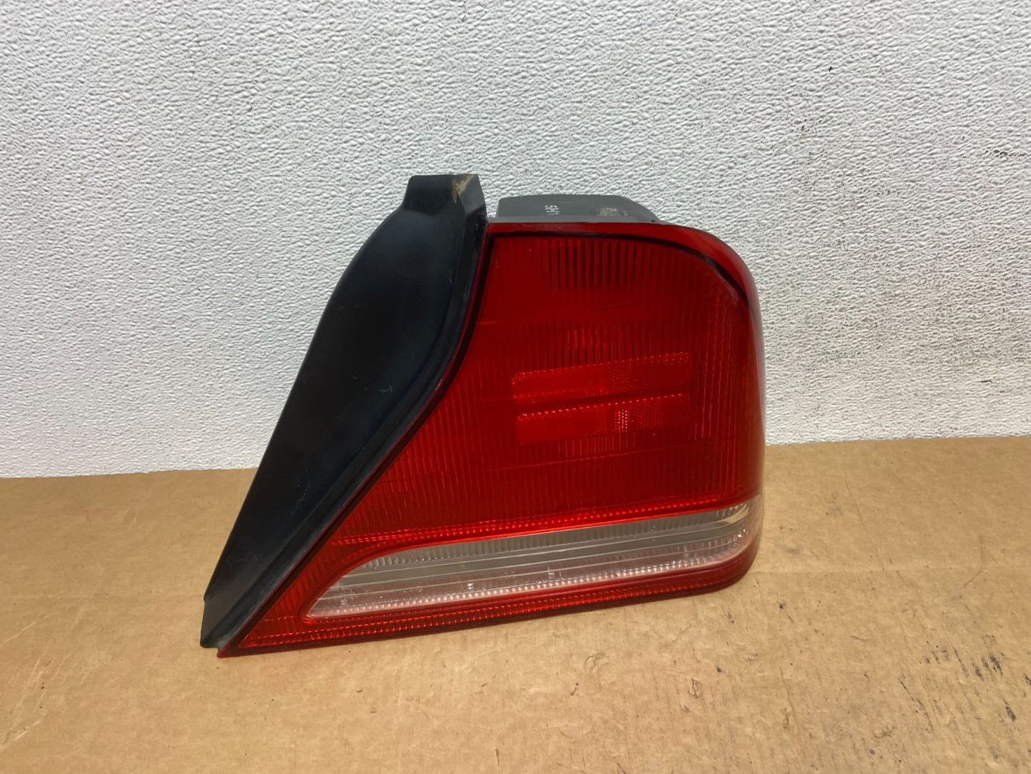 2004 to 2006 Suzuki Verona Right Passenger RH Side Tail Light AD4700 DG0