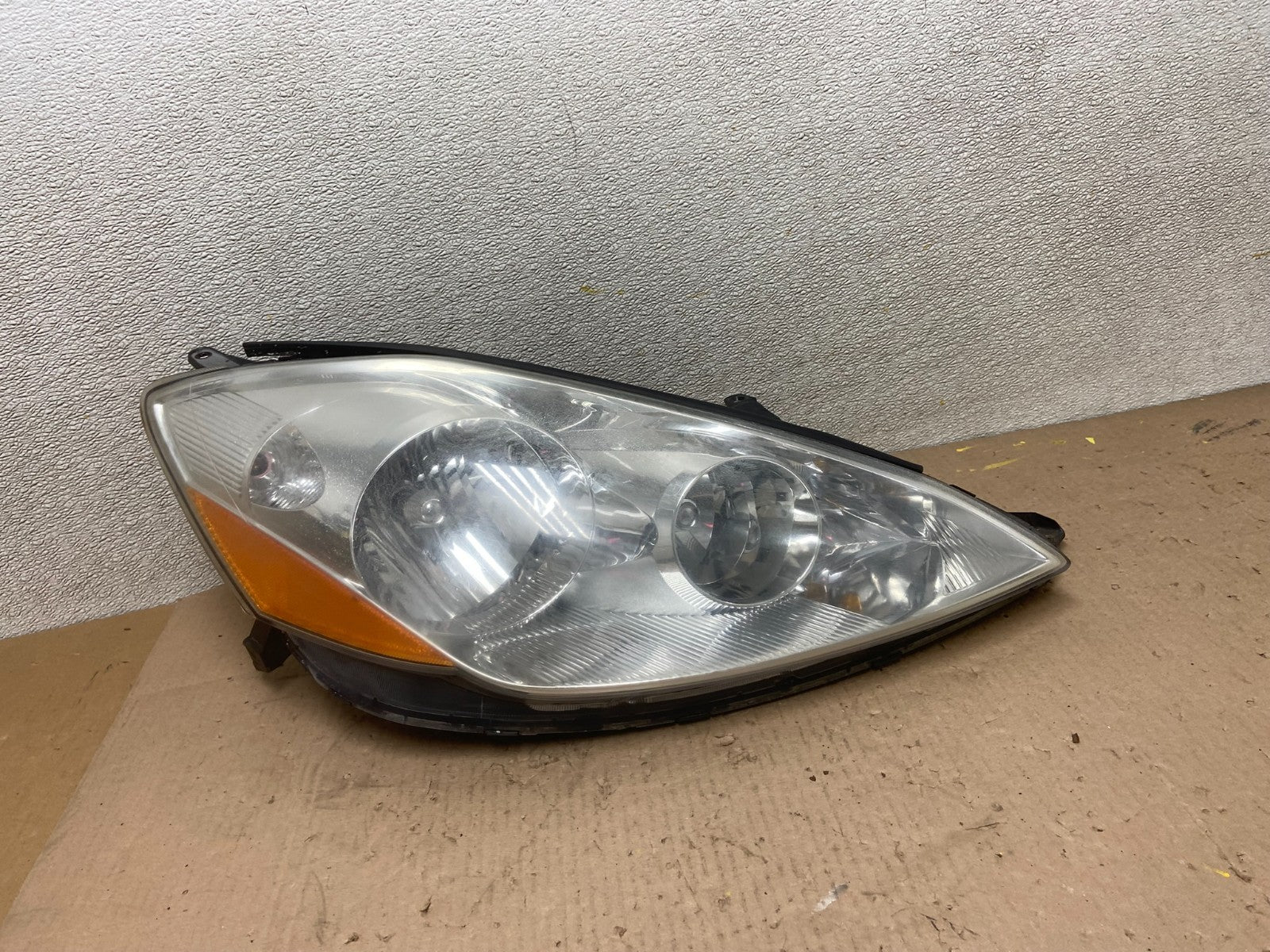 2006 to 2010 Toyota Sienna Right Passenger Rh Side Headlight Halogen AA1018 DW0