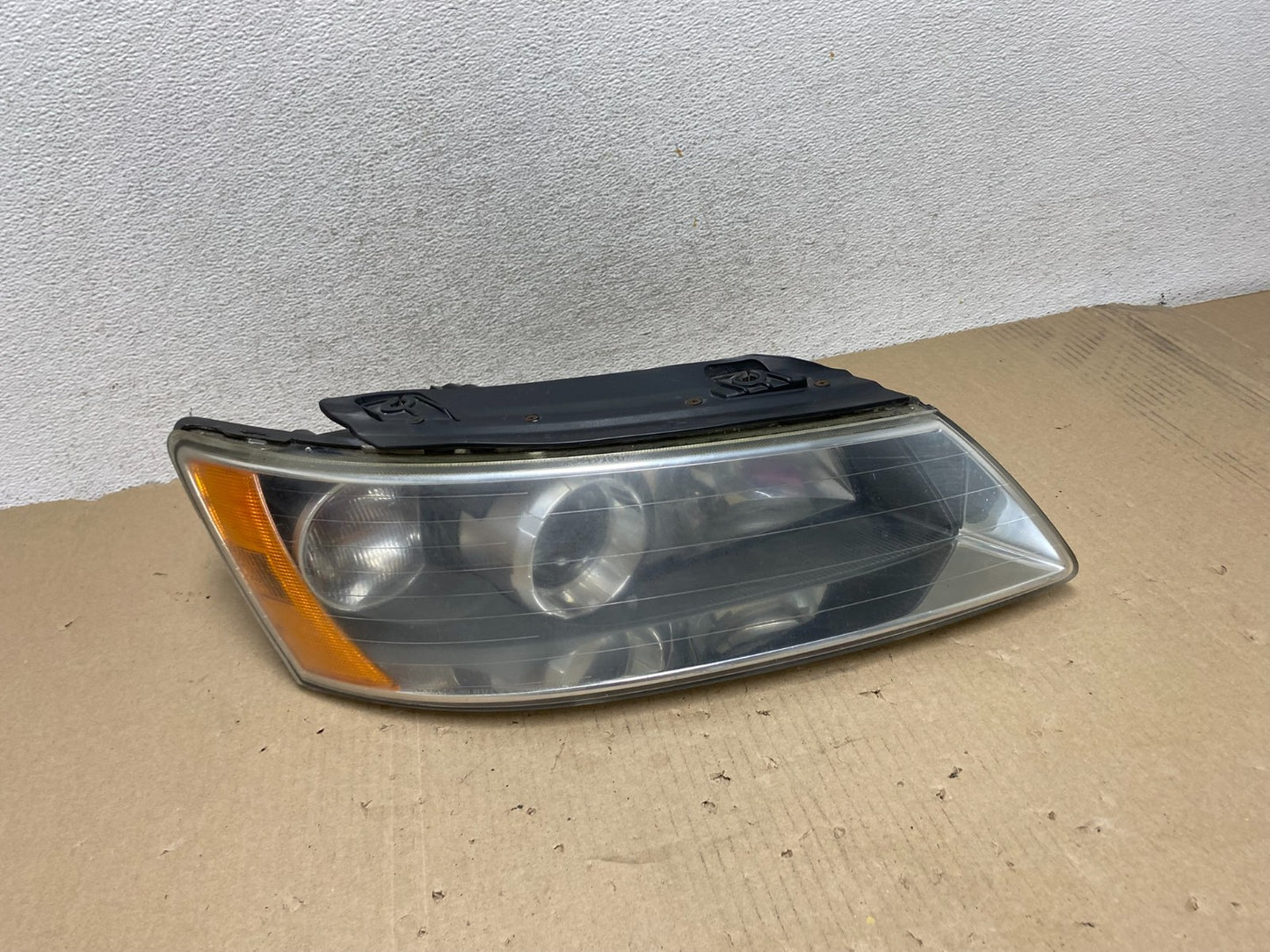 2006-2008 Hyundai Sonata Right Passenger Rh Side Headlight Halogen AG6890 DW0