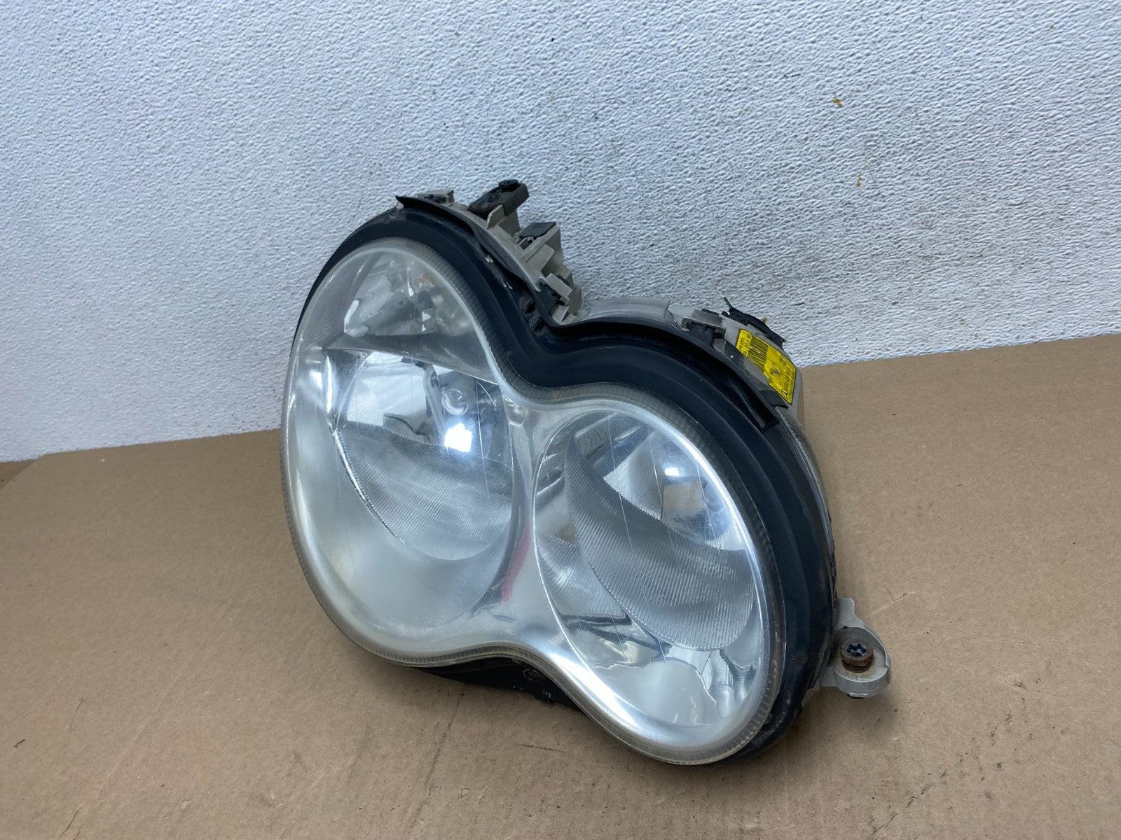 2005 to 2007 Mercedes-Benz C-Class Right Passenger Side Headlight AE6676 DW1