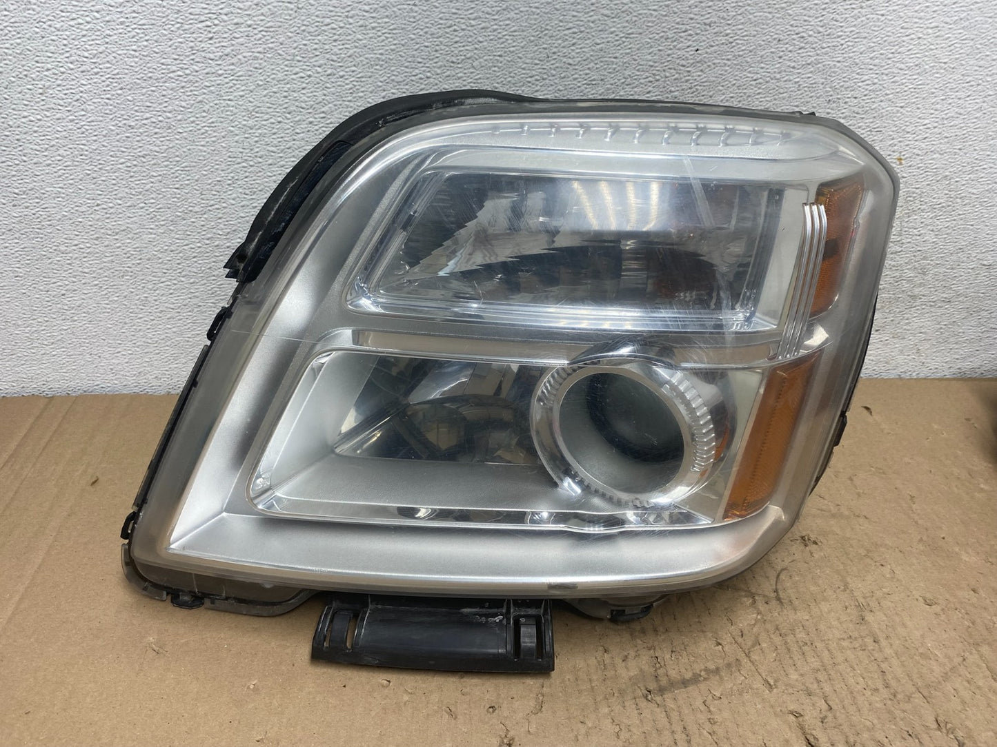 2010 to 2015 GMC Terrain Halogen Left Driver Lh Side Headlight AF3319 LK0