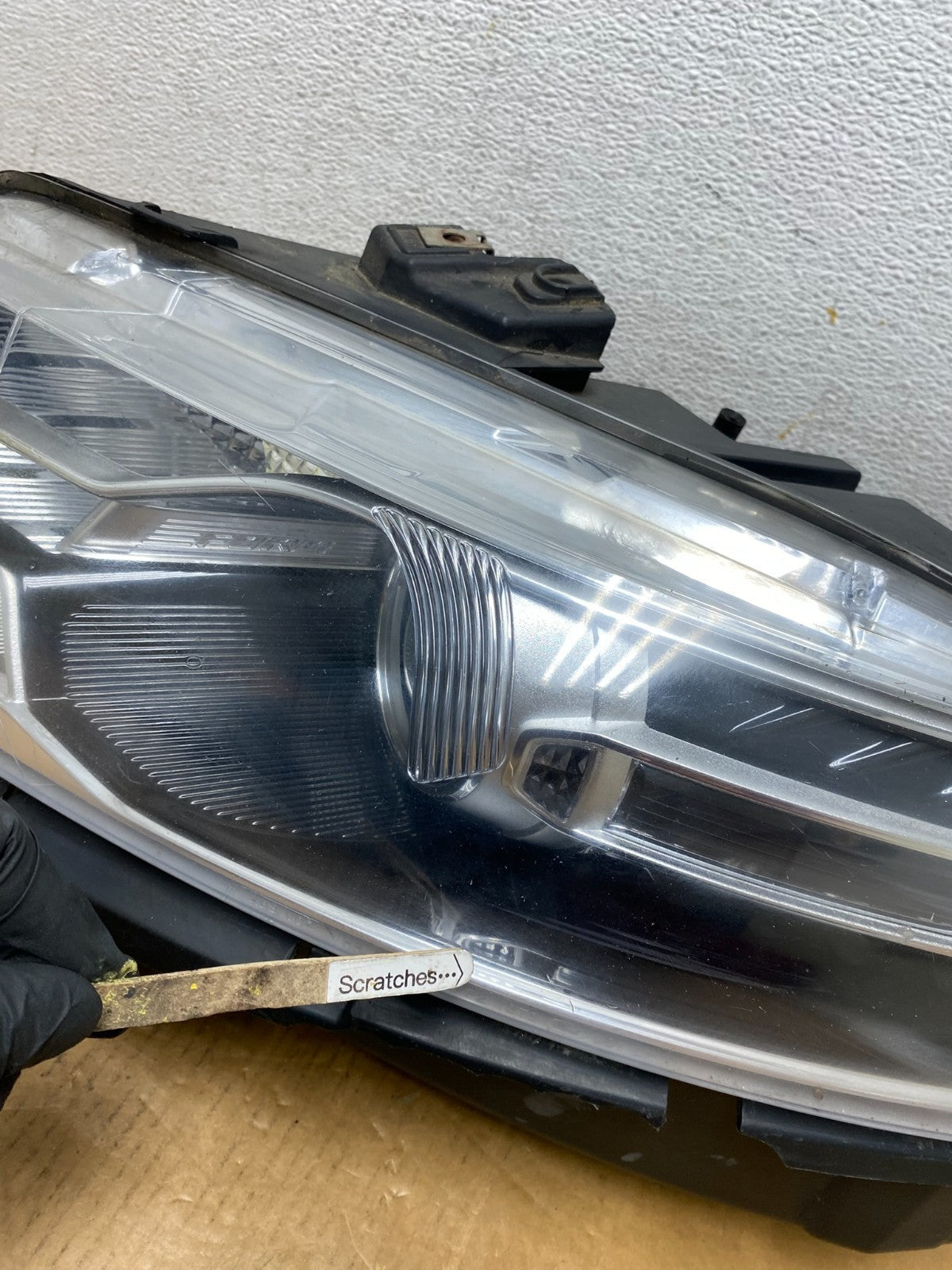2013 to 2019 Ford Taurus Left Driver LH Side Headlight Halogen AD9167 DW3