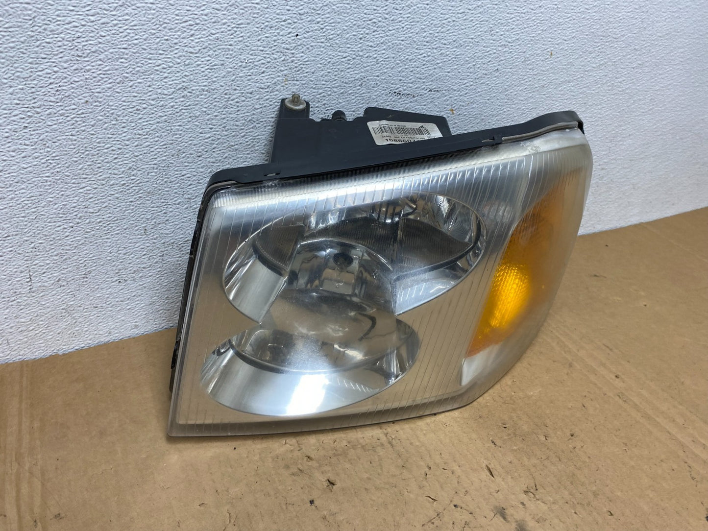 2002 to 2009 Gmc Envoy Left Driver Lh Side Headlight Halogen AD2809 DW2