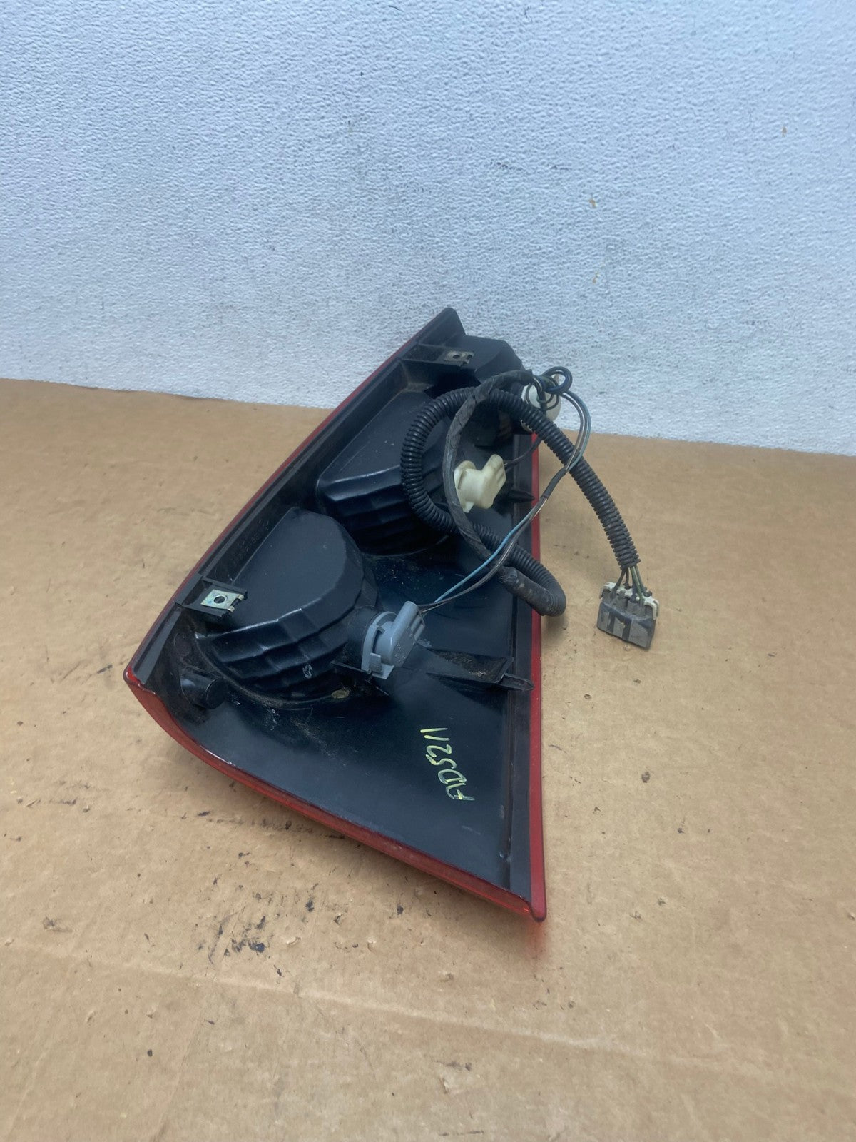 2002 - 2006 Chevrolet Avalanche Right Passenger Rh Side Tail Light AD5211 LK5