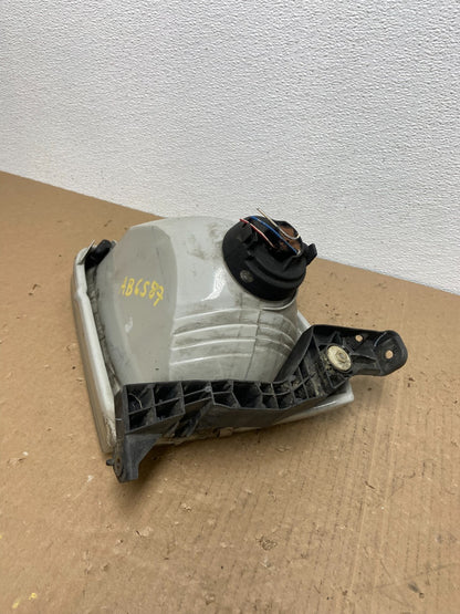 2001 to 2004 Toyota Sequoia Right Passenger RH Side Headlight Halogen AB6587 DW5