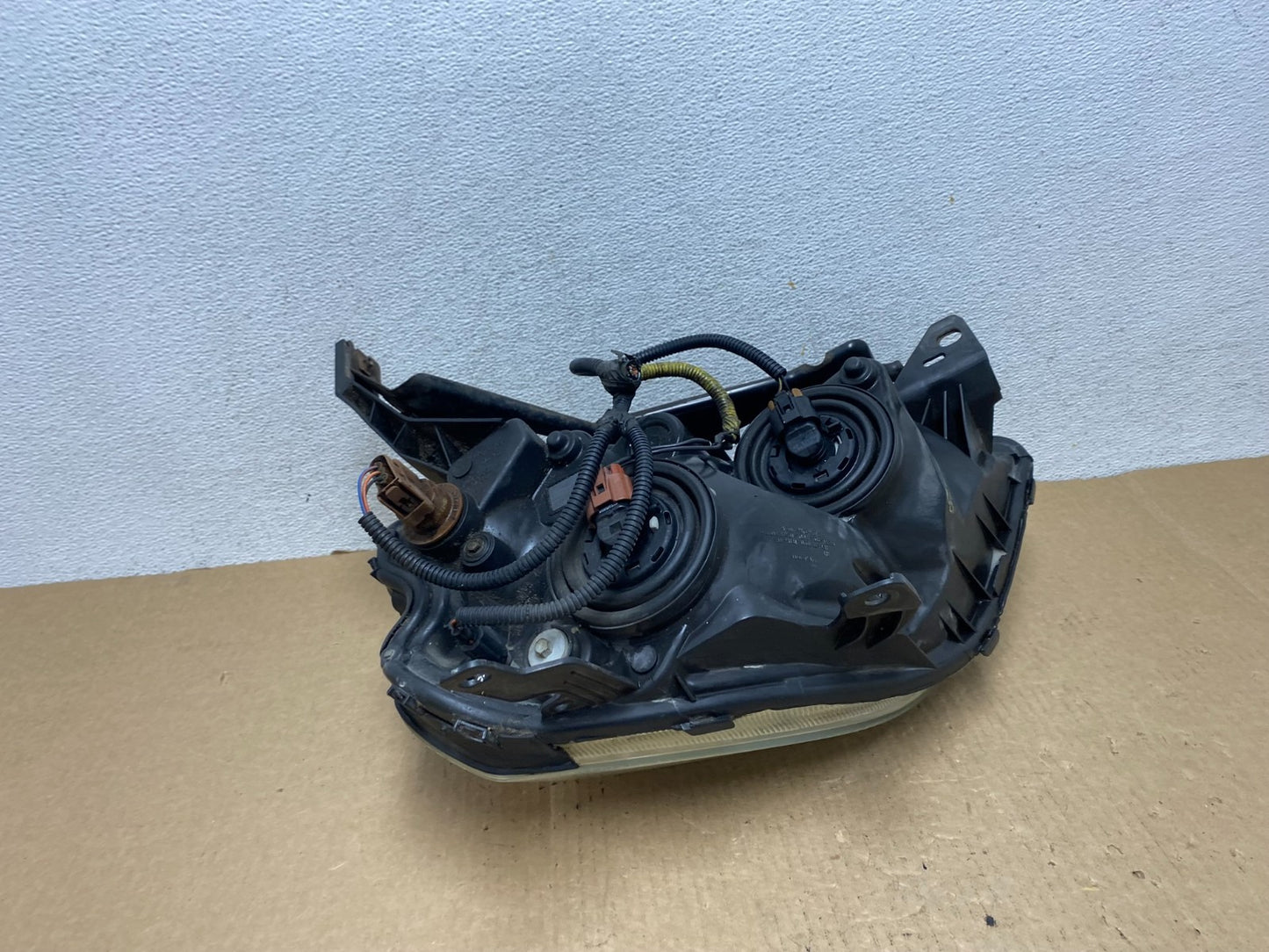 2005 to 2007 Ford Five Hundred Halogen Right Passenger Side Headlight AF9668 DW6