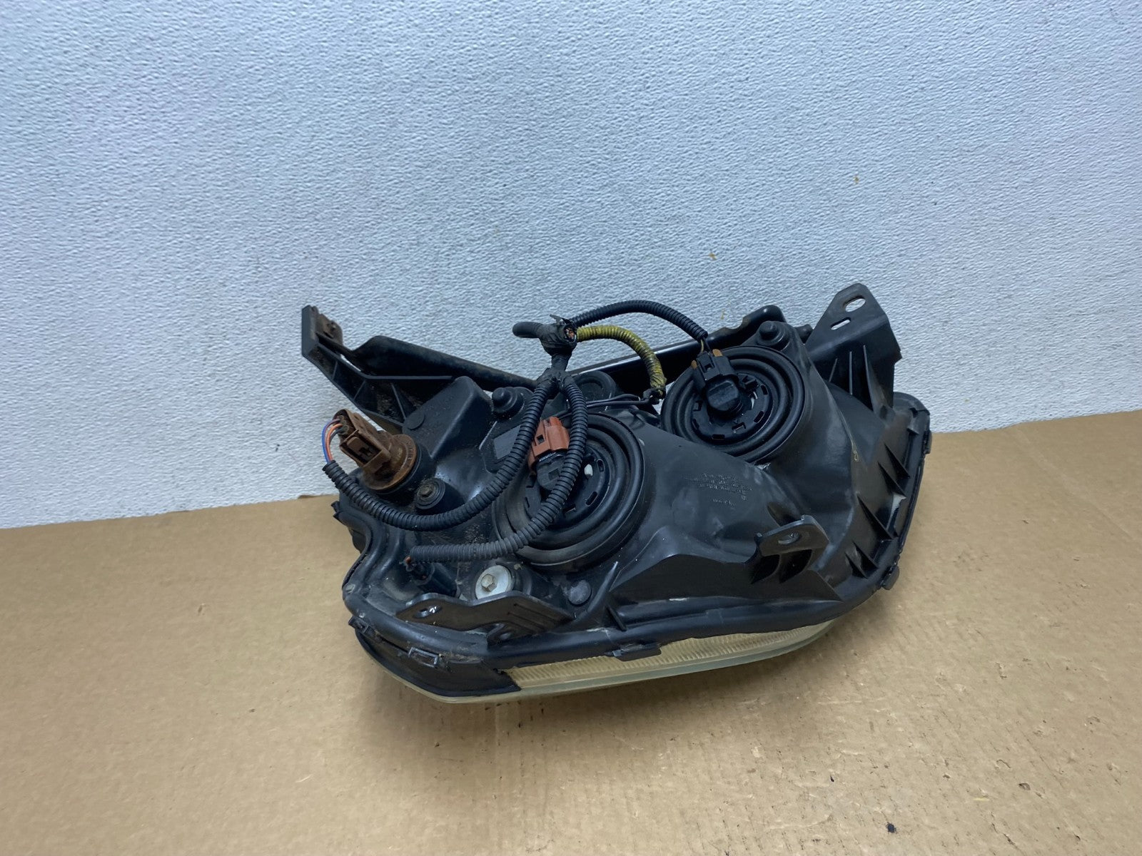 2005 to 2007 Ford Five Hundred Halogen Right Passenger Side Headlight AF9668 DW6