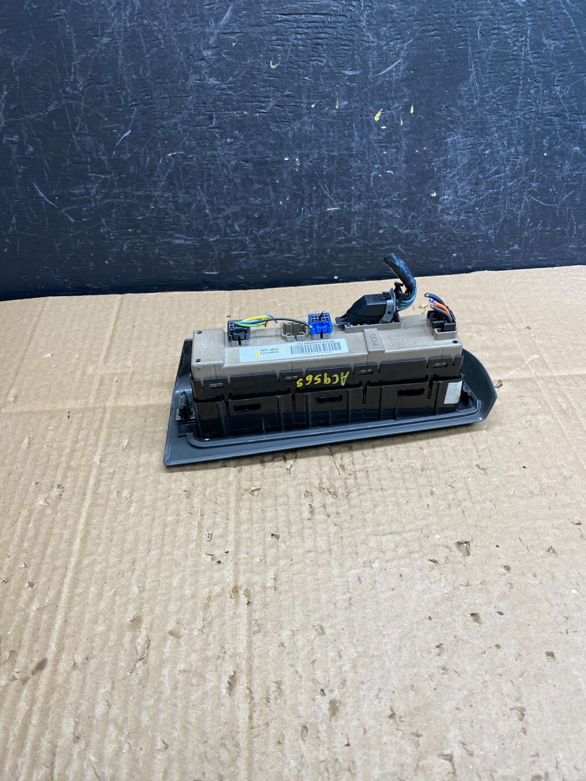 2003-2006 Chevrolet Silverado Driver Side Master Window Switch AC9565 DG3