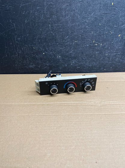 2008-2010 Chevrolet Express 1500 2500 3500 Climate Control Panel AF6546 DG0