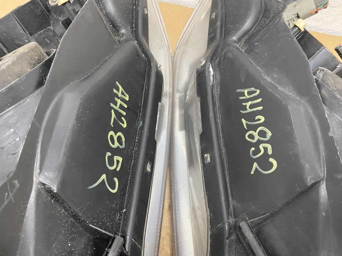 2000 to 2001 Nissan Maxima Left + Right Set Halogen Headlights AH2852 DW9