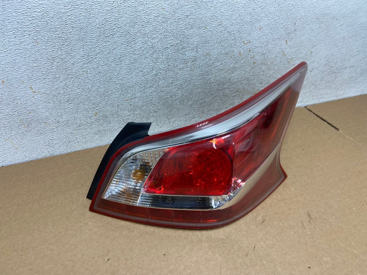 2013 2014 2015 Nissan Altima Right Passenger LED Side Tail Light AI2583 LK2
