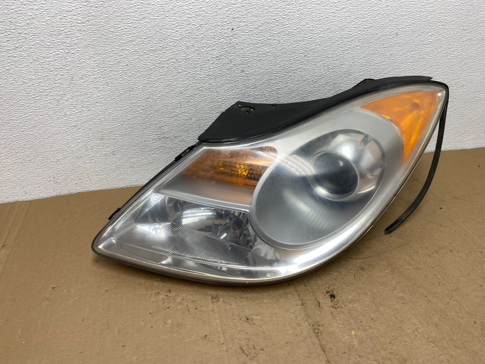 2007 to 2012 Hyundai Veracruz Left Driver LH Headlight Halogen AC5854 DW2