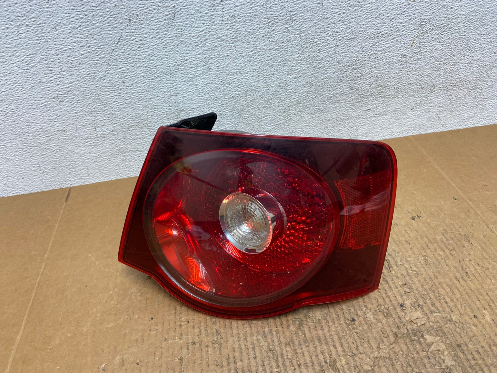 2008 2009 2010 Volkswagen Jetta Right Passenger RH Side Tail Light AE2775 LK0