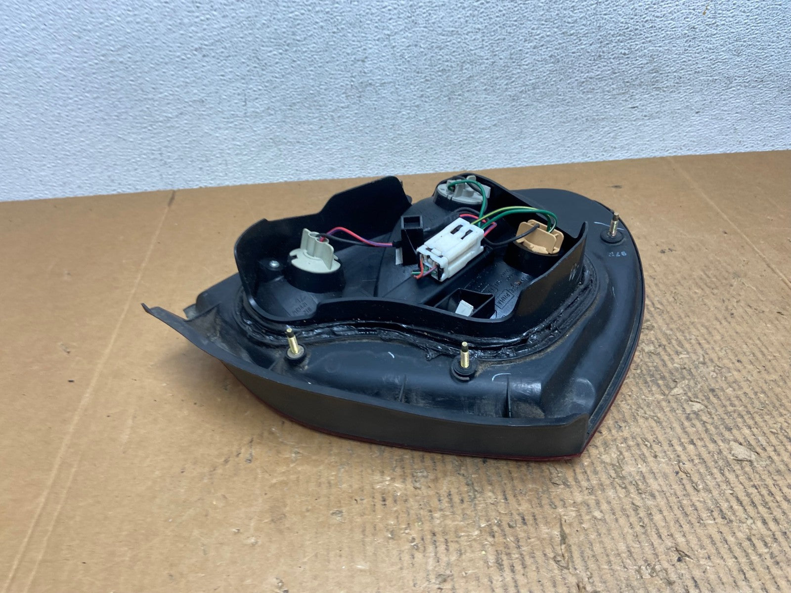 2000 to 2001 Nissan Maxima Right Passenger Rh Side Tail Light AE1659 LK5