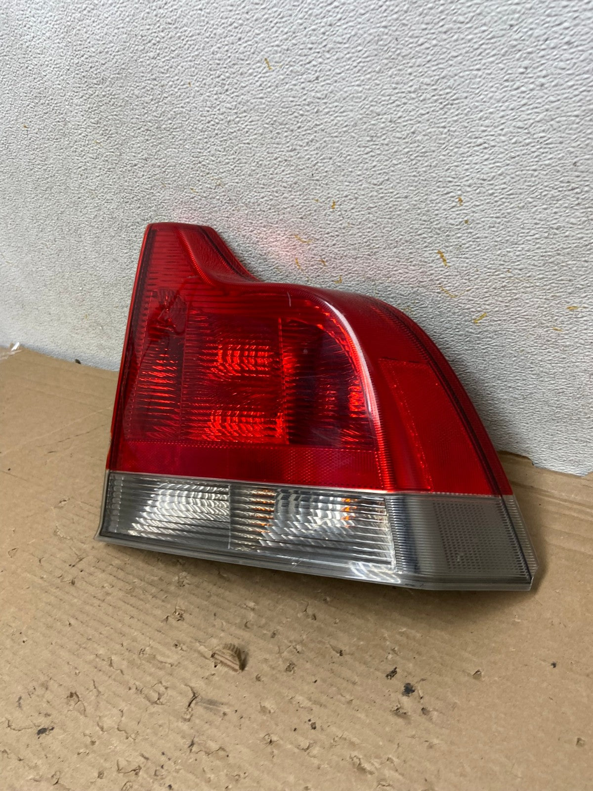2001 to 2004 Volvo S60 Right Passenger Side Tail Light AH8932 LK1
