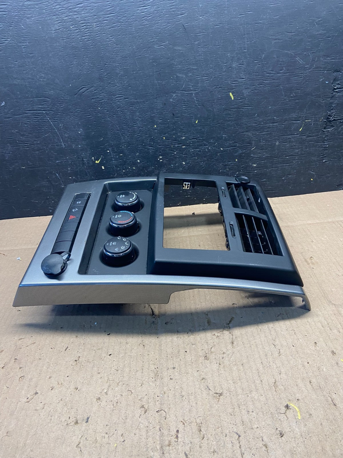 2008 to 2012 Jeep Liberty Dash Climate Temperature Control Radio Bezel Q0834 DG2