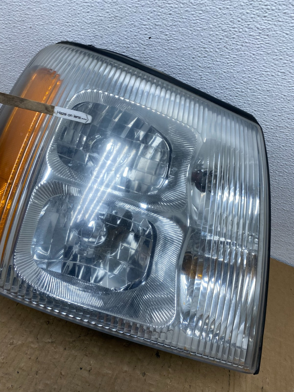 2002-2006 Cadillac Escalade Right Passenger Side Xenon HID Headlight AC77394