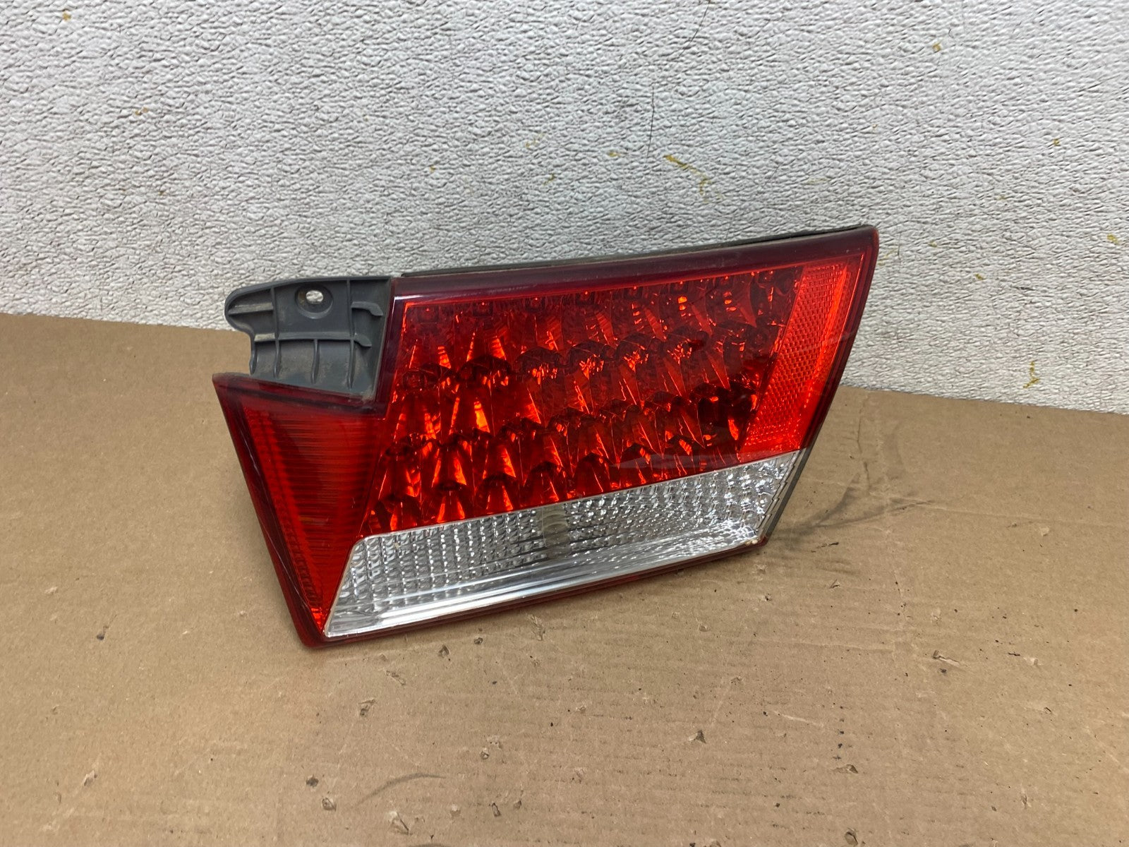 2006 2007 2008 2009 Hyundai Azera Right Passenger Inner Tail Light Oem R0517 DW0