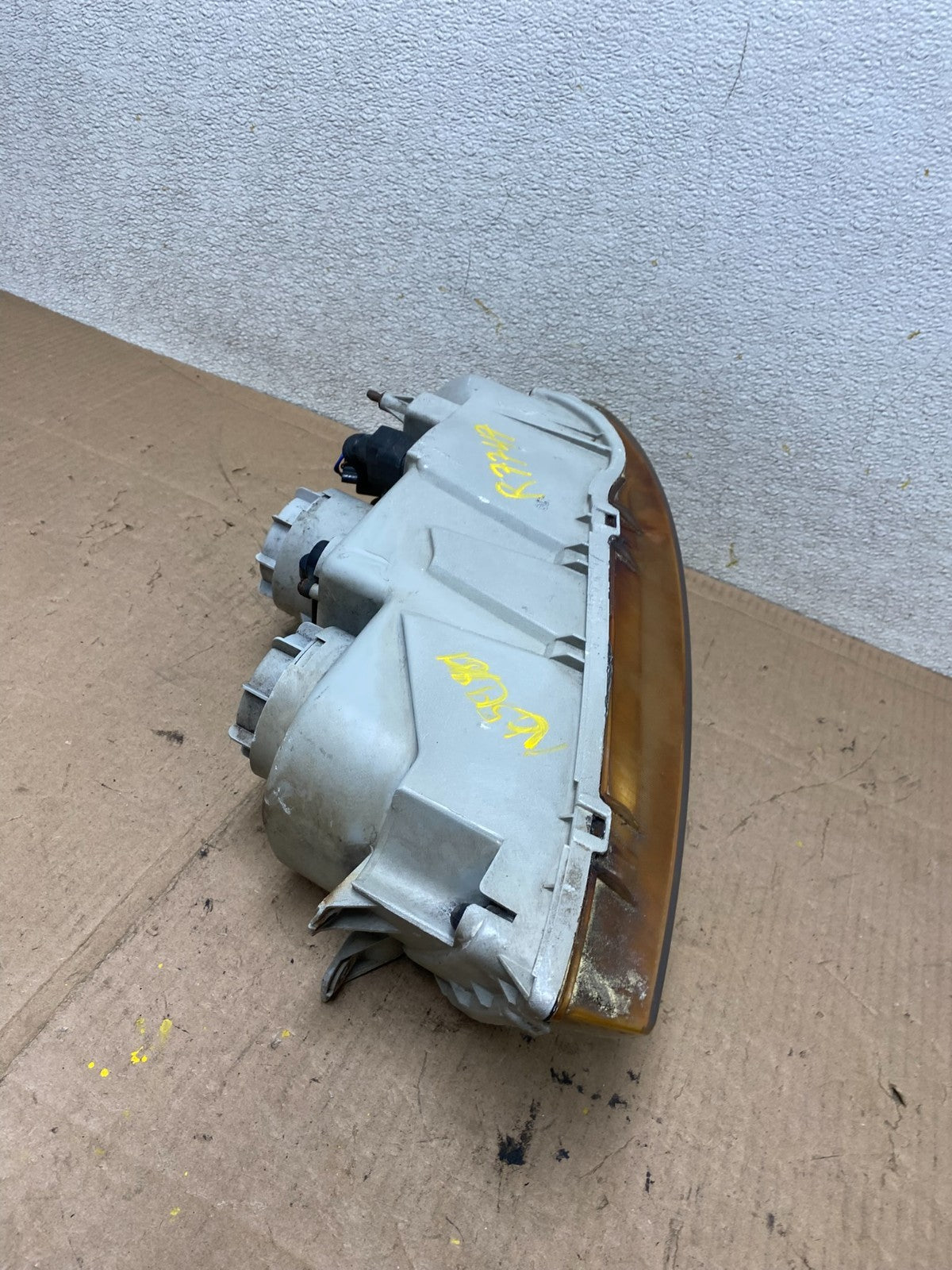 2001 2002 2003 Hyundai XG350 XG Right Passenger Headlight Halogen Oem R7747 DW9