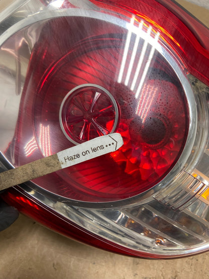 2010 to 2012 Hyundai Santa Fe Right Passenger RH Tail Light AF8432 DW4