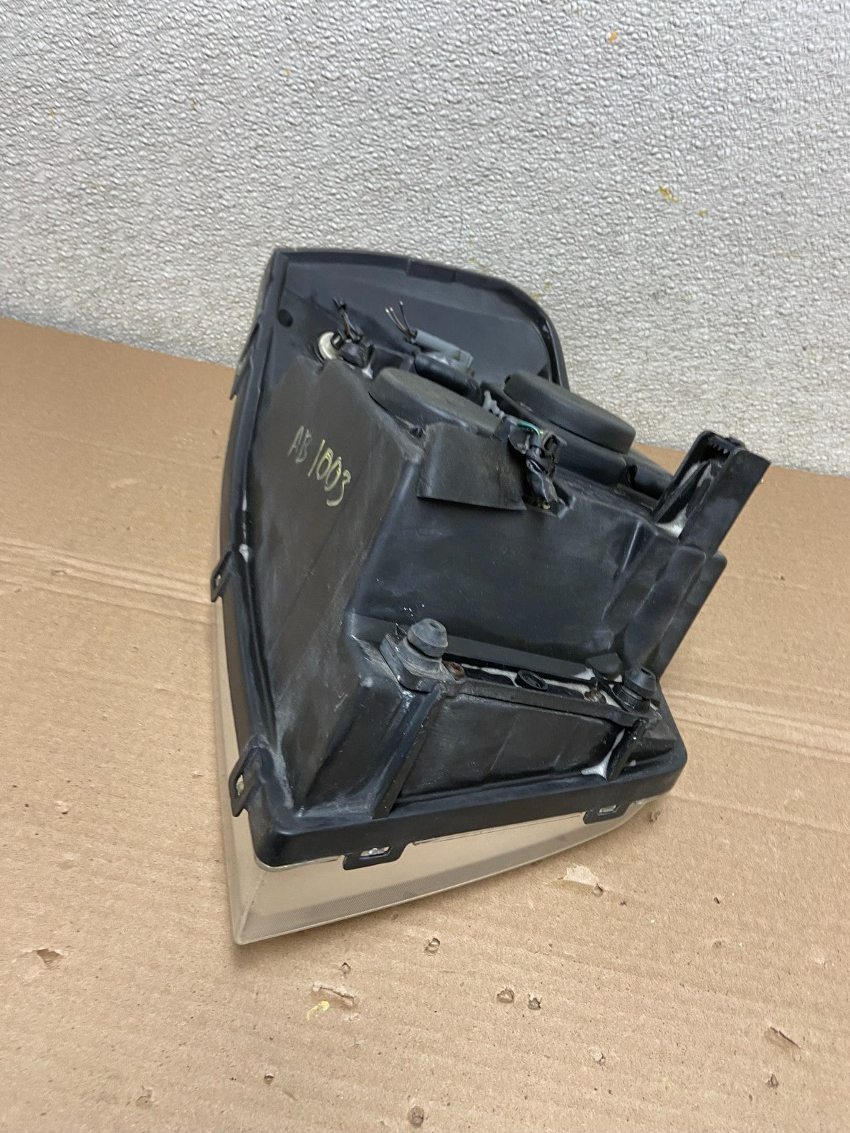 2002 to 2009 Gmc Envoy Left Driver Lh Side Headlight Halogen Oem AB1003 DW7