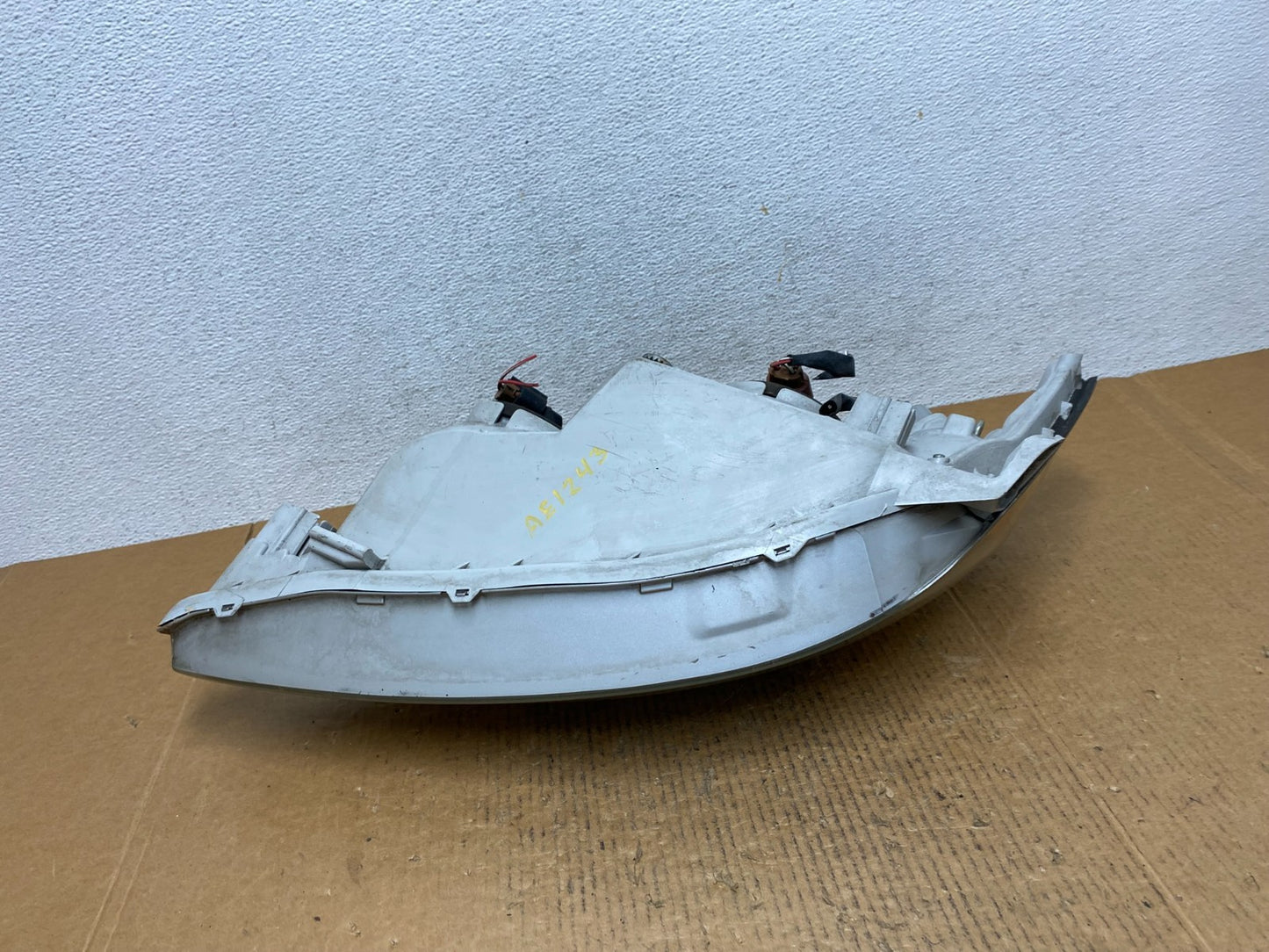 2002 to 2004 Toyota Camry Halogen Headlight Right Passenger Rh AE1243 DW7