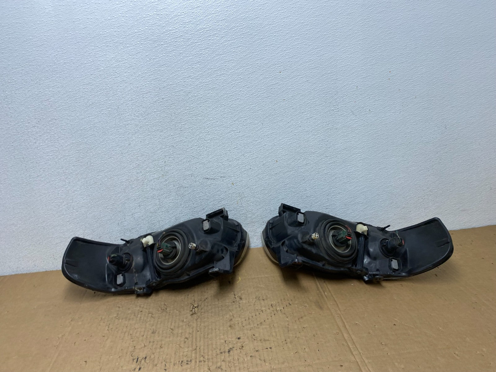 2004 - 2006 Nissan Sentra Halogen Left+Right Headlights AD2467 DW7