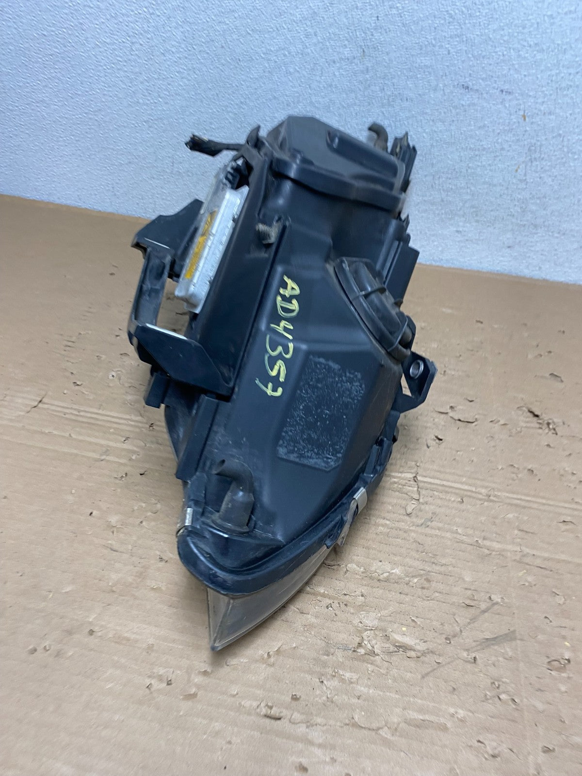2004 to 2007 BMW 525i 5 Series Headlight Left LH Xenon AFS AD4357 DW6
