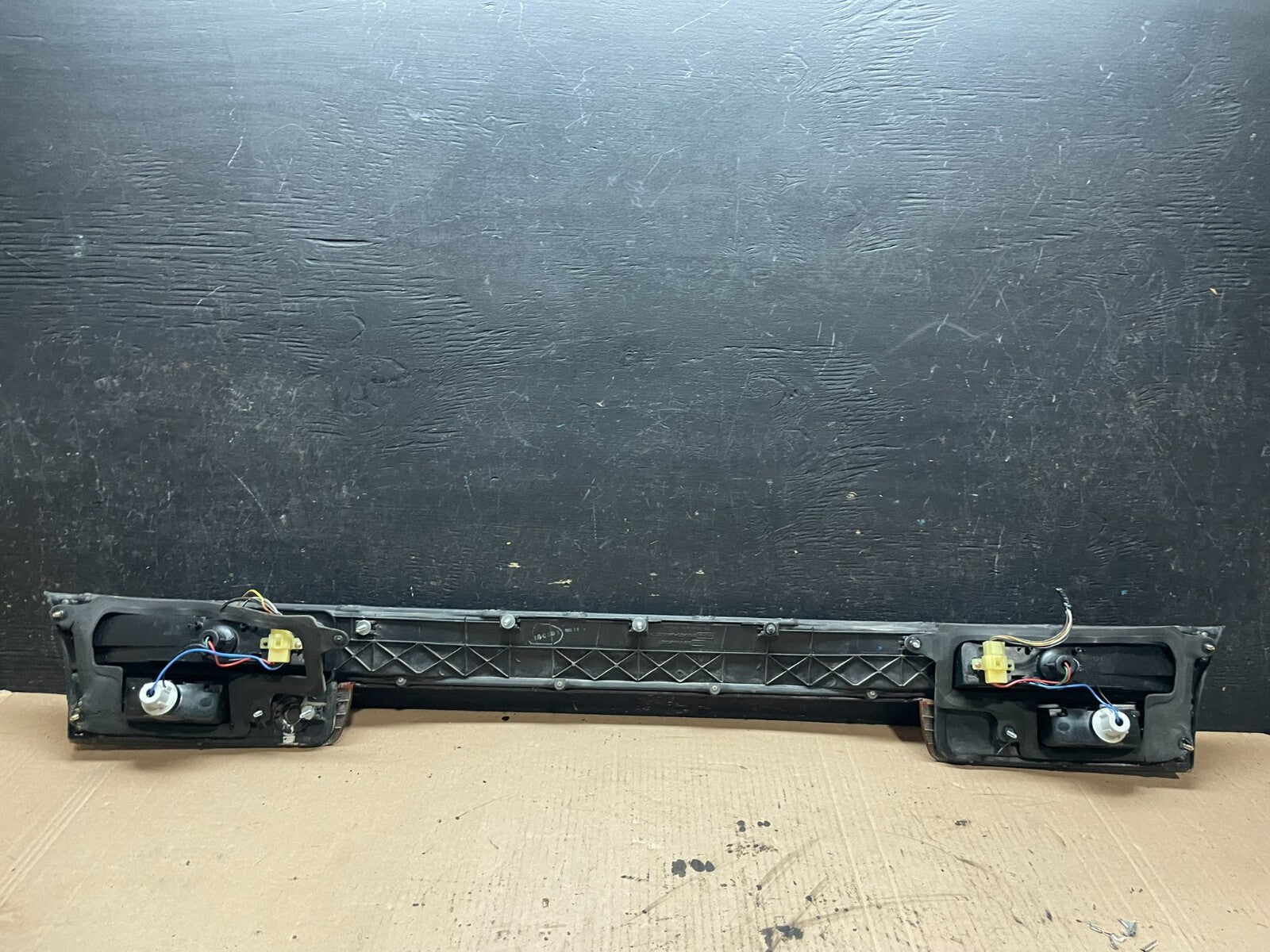 1995 to 1996 Subaru Legacy Wagon Trunk Mounted Center Tail Light Panel J3661 DG5