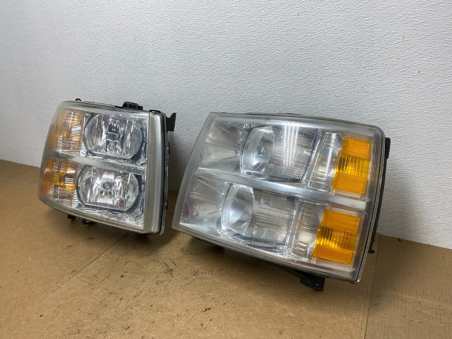 2007 to 2014 Chevrolet Silverado Left+Right Side Headlights AC3548 DW1