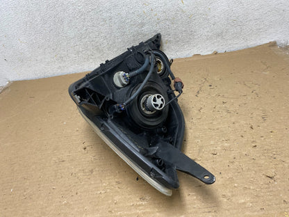 2004-2005 Toyota Sienna Right Passenger Halogen Headlight AH9224 DW9