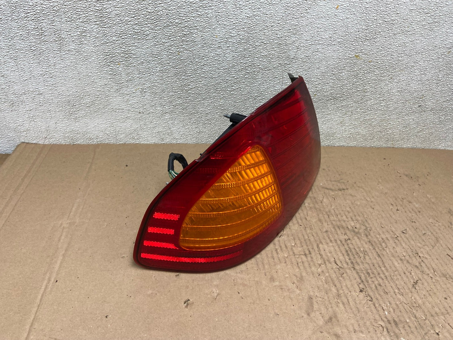 2000 2001 2002 Toyota Avalon Left Driver Side Tail Light AB6054 LK2